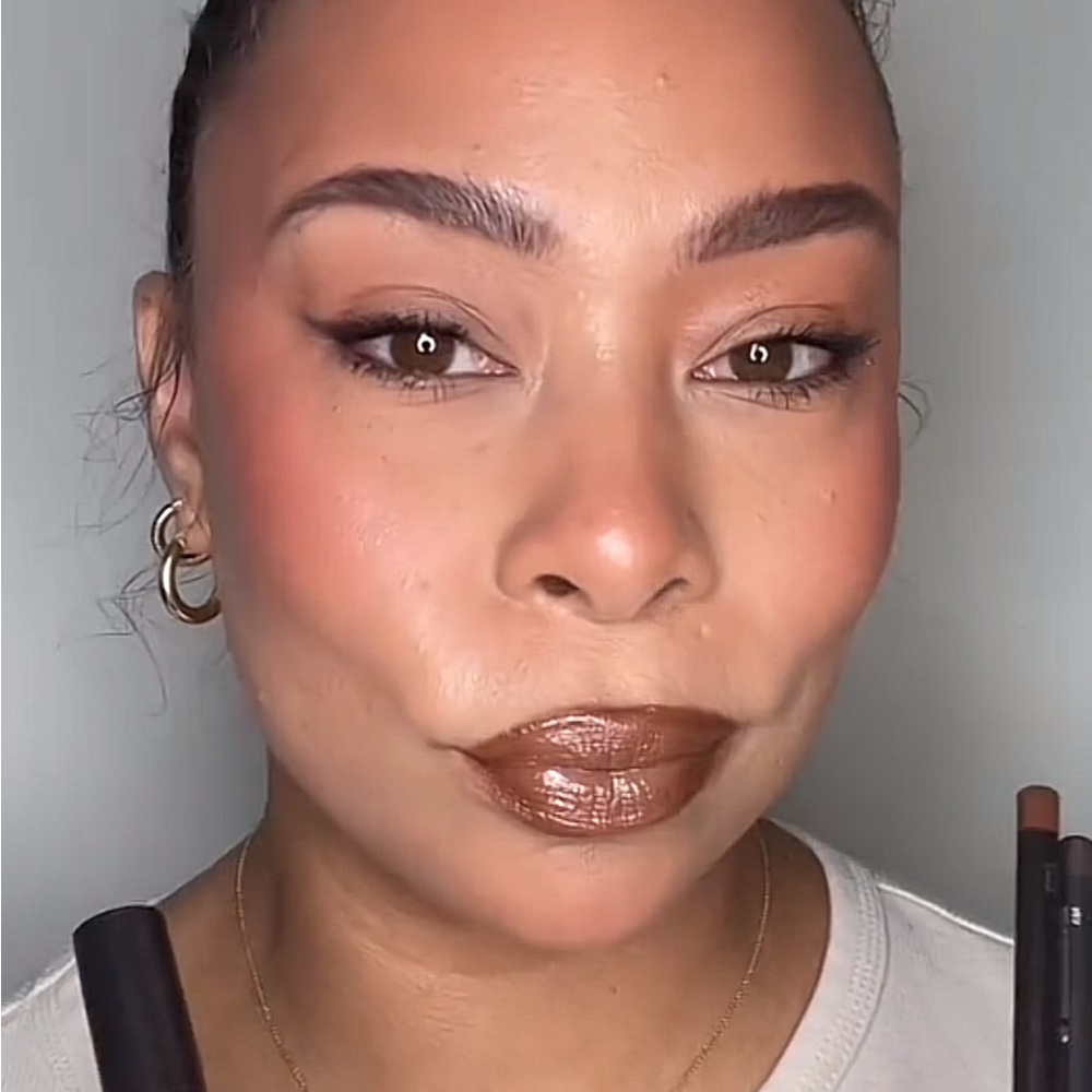 💋 HODGEPODGE a M·A·CXIMAL SLEEK SATIN LIPSTICK. RETAIL $25. NEW IN THE BOX.